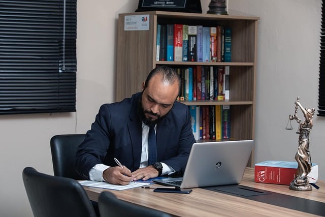 Δικηγόροι ενδοοικογενειακής βίας παρέχουν νομική υποστήριξη σε θύματα