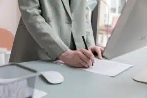 Δικηγόρος παρέχει συμβουλές για κληρονομητήριο