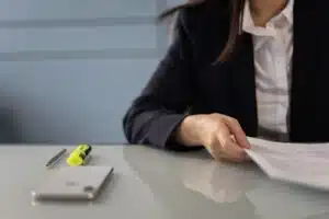 Δικηγόρος εξηγεί αποποίηση κληρονομιάς σε πελάτη