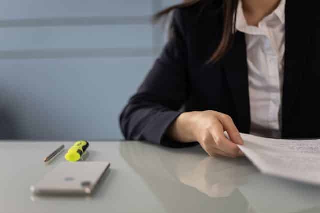 Δικηγόρος εξηγεί αποποίηση κληρονομιάς σε πελάτη