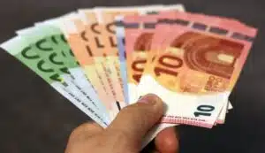 Διαπραγμάτευση με fund για δάνειο και άμυνα κατά κατασχέσεων