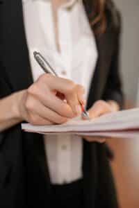 Αμοιβή δικηγόρου για αγορά ακινήτου και νομικός έλεγχος συμβολαίου